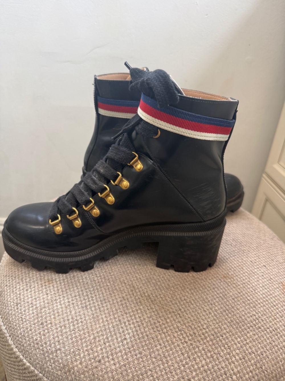 Gucci Black Leather Lace-Up Lug Heel Ankle Boots with Red-White-Blue Strap - Picture 4 of 7